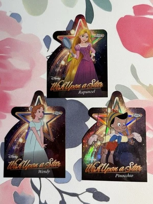 2025 Topps 迪士尼奇迹 - 插入 Chrome 模切愿望在明星上 - 您可以选择! ⭐ — 第 1/4 张图片