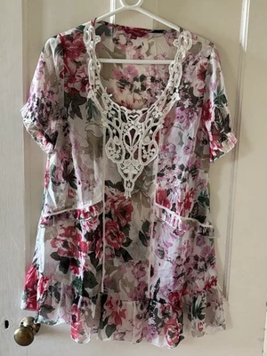 Ladies Floral Tunic Top - size 14 - Image 1 of 2