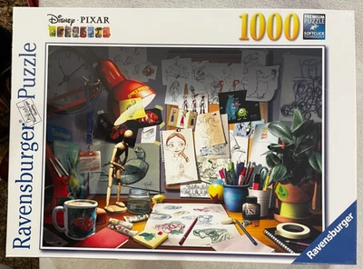 NUEVO Rompecabezas Ravensburger Disney Pixar El Escritorio del Artista 1000 Piezas Únicas Foto 1 de 4