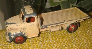 Dinky Toys no 422 Fordson Flat Bed original  Repaint Needed. - Picture 1 of 5