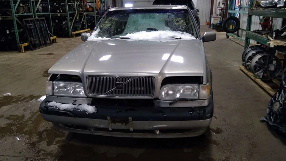 Radiator Excluding Turbo 4 Valve Fits 93-97 VOLVO 850 4073113 - Image 1 of 4