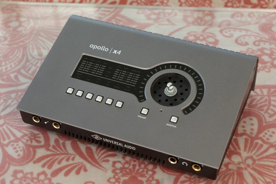 Universal Audio Apollo x4 Thunderbolt 3 interfaccia audio desktop - Immagine 1 di 4