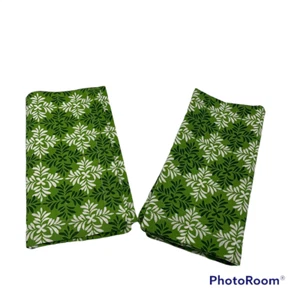 Tag Fabric Dinner Napkins Set of 2 Vibrant Green White Floral Picnic Cotton - Picture 1 of 11