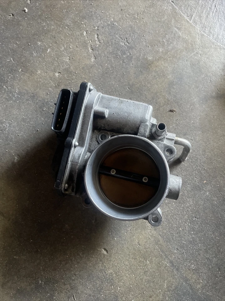 Lexus GS300 2006 carrocería del acelerador  Foto 1 de 4