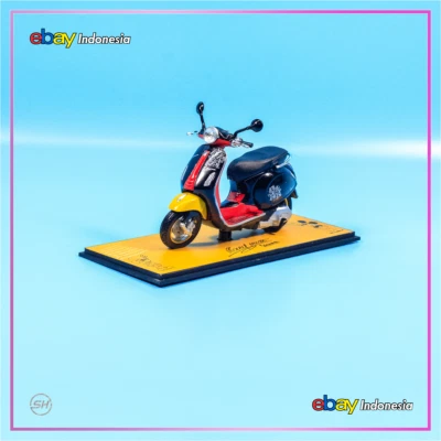 Fabbri Custom Vespa Primavera 150 Mickey Mouse Diecast Motor Scooter Bike 1:18 - Image 1 of 4