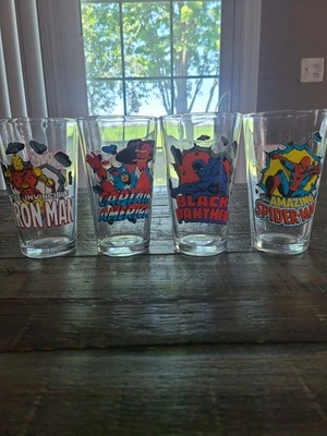 Juego de 4 vasos Marvel Comics. Iron Man, Spiderman, Capitán América Foto 1 de 4