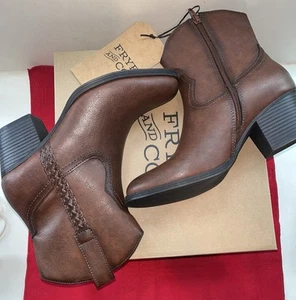 NIB LADIES SIZE 9M DAXX BROWN FRYE WESTERN STYLE ANKLE BOOTS MSRP $95 ZIP CLOSE - Picture 1 of 18