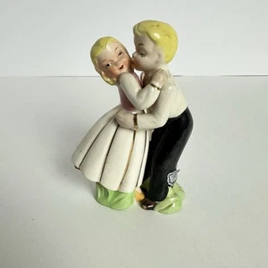 Vtg FINE A QUALITY First Kiss Bride And Groom Salt and Pepper Shakers Set Japan - Picture 1 of 9