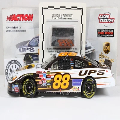 DALE JARRETT 2005 ACCIÓN #88 TALLADEGA VICTORIA FINAL CON PIEZA DE NEUMÁTICO/1.500 HECHO ¡XRARO! Foto 1 de 4