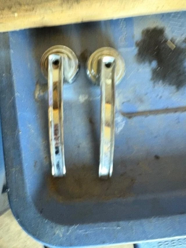 Porta Jeepster Commando puxa sem furos jipe commando - Imagem 1 de 1