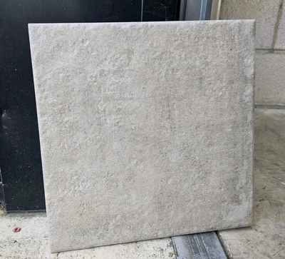 TILES JOBLOT 12: EXTREMELY ANTI-SLIP R13 Grey 12mm Thick Floor Tiles 33x33 30m2 - Image 1 of 4