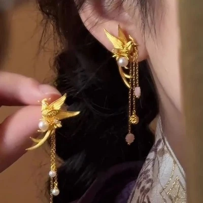 Pendientes largos vintage con borla de perlas Phoenix doradas para Hanfu Foto 1 de 3