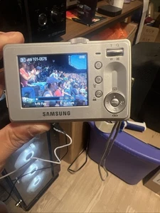 Cámara digital Samsung Silver Digimax S630 6MP con 3x óptica sin tarjeta de memoria - Imagen 1 de 4