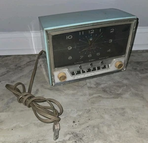 Vintage 1950's Montgomery Ward Airline Citation Clock Radio GTM-1654 Teal - Picture 1 of 8