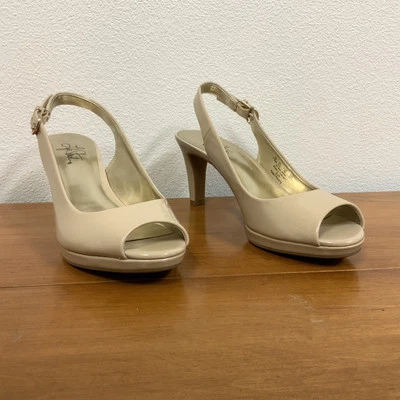 Zapatos de tacón Life-Stride para mujer beige imitación charol punta abierta honda trasera OLIN 7,5 M Foto 1 de 4