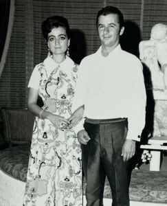 Man Woman 70s Fashion Dress Vintage B&W Photograph Snapshot 8 x 10 - Picture 1 of 3