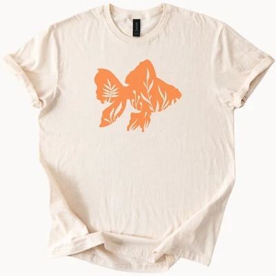 Camiseta Gráfica Pez Dorado Naranja con Diseño Botánico de Peces en Camisa Natural Foto 1 de 4