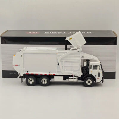 1/34 FIRST GEAR PETERBILT MODEL 520 WITH WITTKE REFUSE TRUCK 10-4193 DIECAST - Immagine 1 di 4
