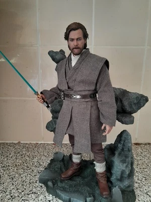 Hot Toys Obi Wan Kenobi Deluxe Collectible Accessories - Image 1 of 2