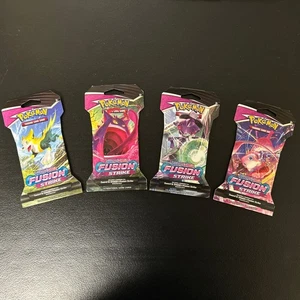 Pokémon TCG: Spada e Scudo - Attacco Fusione Manicotto Booster Pack - Set Completo X4 - Foto 1 di 1