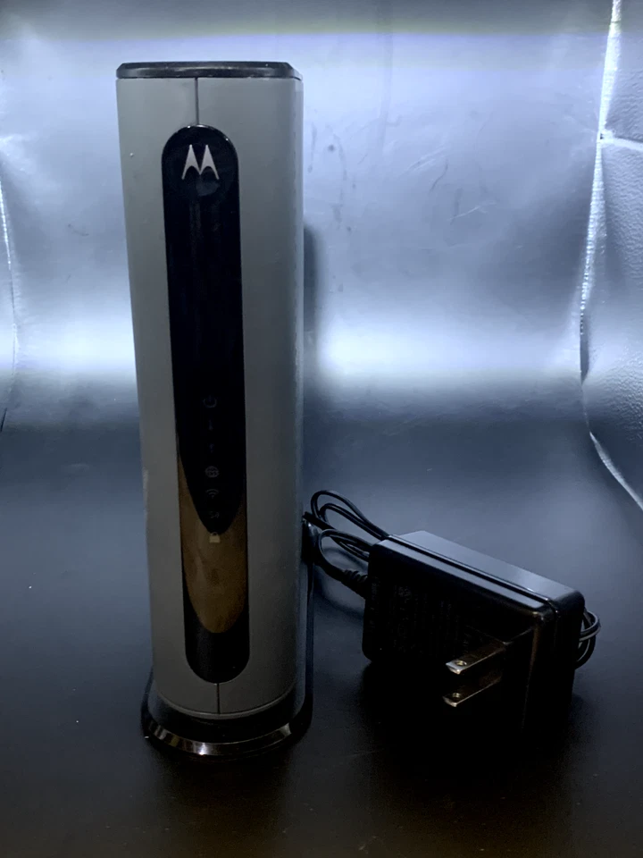 Motorola MG7550 16x4 Cable Modem + AC1900 Dual Band WiFi Router - All-in-One - Image 1 of 4