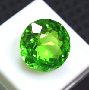 Certified 30-32 Ct August Birthstone Green Peridot Brilliant Round Cut Gemstone - Picture 1 of 9