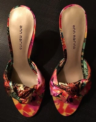 Zapatos para mujer Ann Marino exóticos tropicales con estampado floral Foto 1 de 3