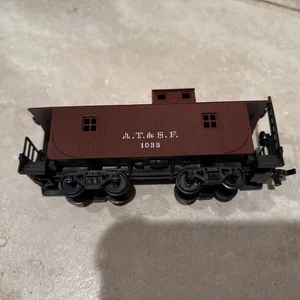 AT&SF 1035 Freight Train Caboose Car HO Scale - Picture 1 of 6