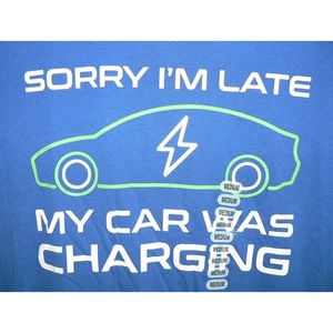 Academy Sports Sorry I'm Late My Car Was Charging kurzärmliges Crew-T-Shirt MD $20 - Bild 1 von 4