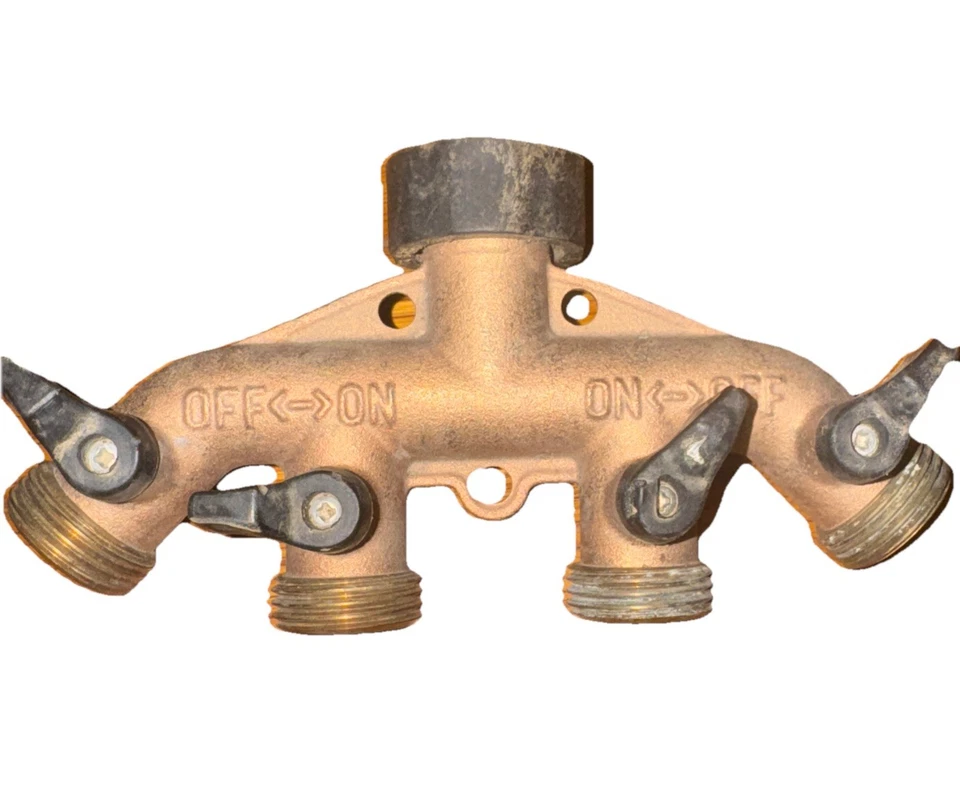 Divisor de manguera de jardín de 4 vías, latón con válvulas de cierre Foto 1 de 3