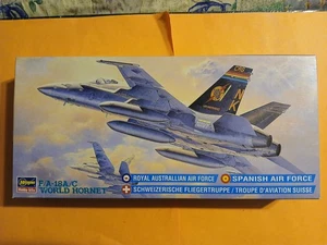 Hasegawa F/A-18A Hornet 1/72 Scale Aircraft Model Kit 810 (1995) - Sealed Parts - Picture 1 of 9