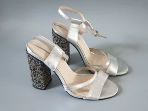 Sandalias de cuero plateadas ZARA con cuentas tacón bloque correa al tobillo zapatos Reino Unido 6 39 - Imagen 1 de 5