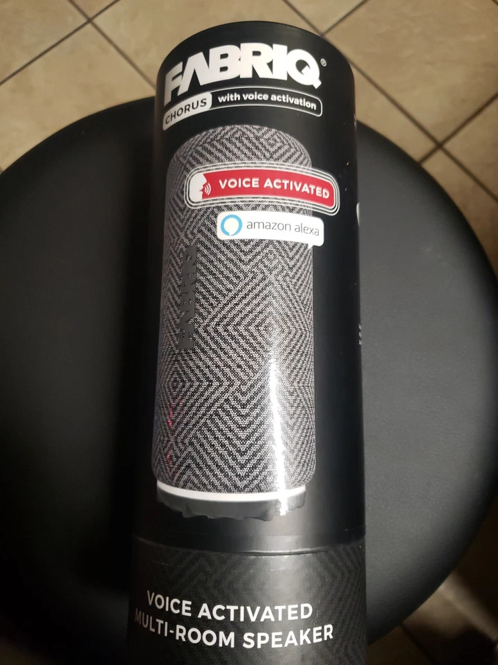 Altavoz inalámbrico FABRIQ Chorus Bluetooth activado por voz Amazon Alexa gris nuevo  Foto 1 de 3