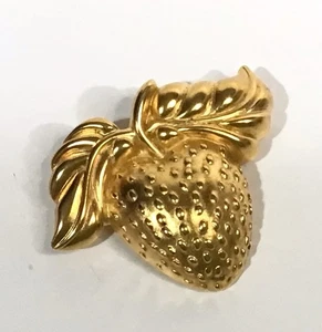 Broche prendedor fruta 1,5"" Monet fresa y hoja tono dorado - Imagen 1 de 2