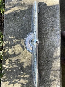 1950'S PONTIAC CATALINA EIGHT CHIEFTAIN TRUNK EMBLEM 513797 {794A} Heavy Pitted - Picture 1 of 19