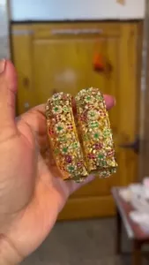 Braccialetti Kada Jadau 2.4, 2.6, 2.8 indiani Bollywood gioielli placcati oro Hyderabadi - Foto 1 di 8