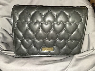 Bolso Moschino Vintage Corazón Acolchado Piel de Cordero Cadena Pre-amado 3 Foto 1 de 4