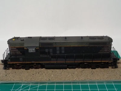 HO Proto 2K GP7 Custom Weathered Unlettered w/MRC DCC + Sound, Ex-B&O. - Image 1 of 4