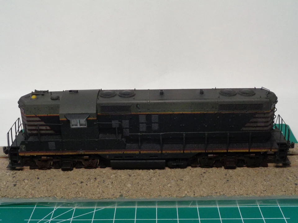 HO Proto 2K GP7 Custom Weathered Unlettered w/MRC DCC + Sound, Ex-B&O. - Image 1 of 4