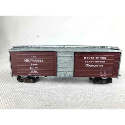 Roundhouse Milwaukee Road MILW 18512 40' Boxcar HO RTR - Image 1 of 4