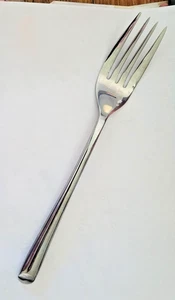 1 Towle Living Collection Glossy WAVE Flatware 18/0 Stainless Steel Dinner Fork - Picture 1 of 3