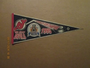 NHL New Jersey Devils Vintage 1995 Stanley Cup Champions Style#3 Logo Pennant - Picture 1 of 1