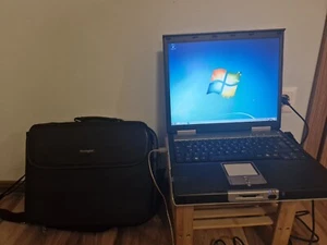 Maxdata Laptop - Windows 7 Professional + Laptoptasche + Maus - Full Set - Bild 1 von 13