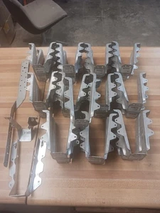 SET BESTEHEND AUS 23 USP JP26D 2X6 SATTELPFETTENBÜGEL HOLZBÜGEL - Bild 1 von 6