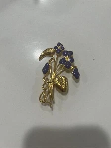 Monet signed Vintage Gold plated Enamelled Violets Flower Pin Brooch 3" - Picture 1 of 6