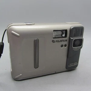 Fujifilm Digital Camera DX-7 0.4MP Silver Tested - Picture 1 of 6