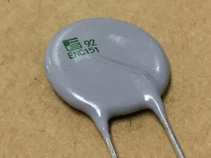 (2 PC) FUJI ELECTRIC ENC151D-20A CONDENSATORE CERAMICO ASSORBITORE DI SOVRATENSIONE  - Foto 1 di 2