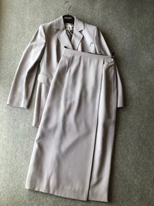 Pale grey Jaeger ladies' wool suit, with tags, skirt size 10, jacket size 12 - Picture 1 of 15