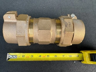 福特 2-1/2 英寸连接到 2-1/2“包接头 (CTS) 压缩水联盟 T-4301NL — 第 1/4 张图片