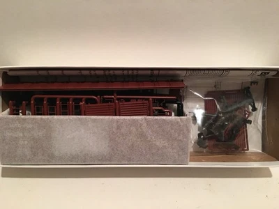 HO Red Caboose Union Pacific 40’ AAR Boxcar Unassembled Kit UP #474221 - Image 1 of 4